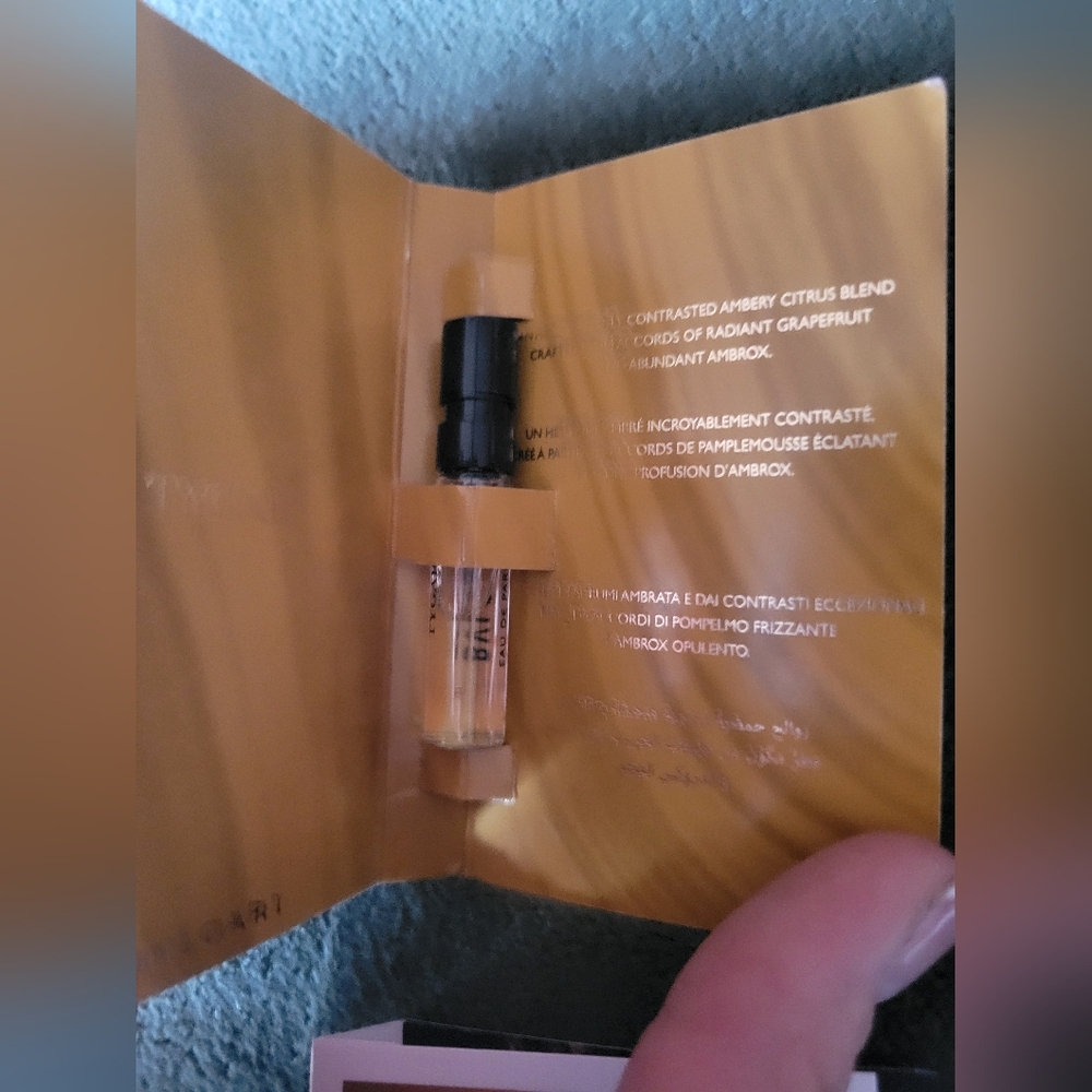 8 Assorted Parfume Samples - Picture 5 of 9